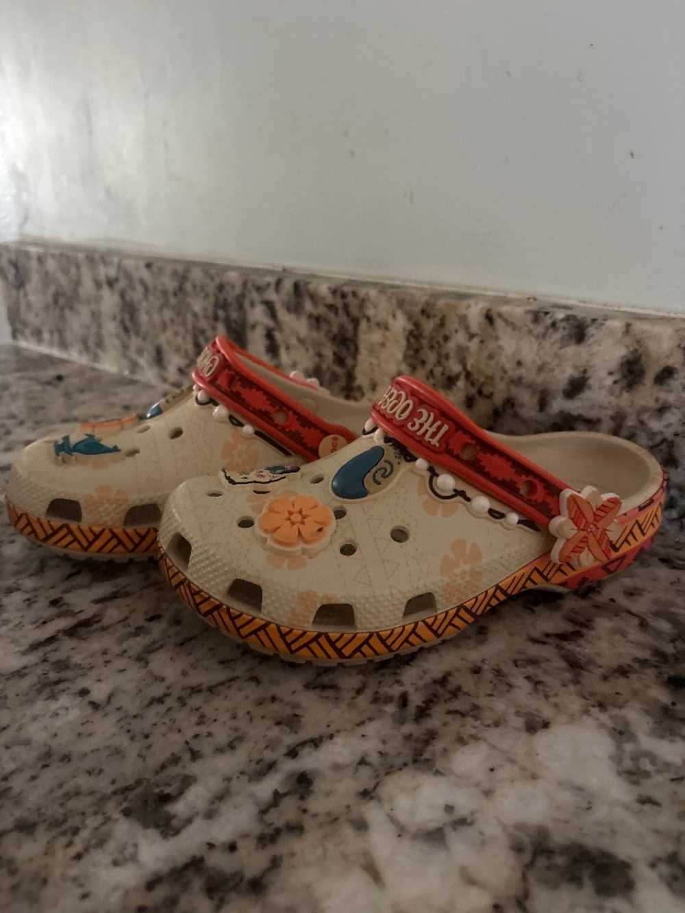 Disney Moana Crocs Kids Clogs The Ocean Is Calling Jibbitz Crocs kids 2